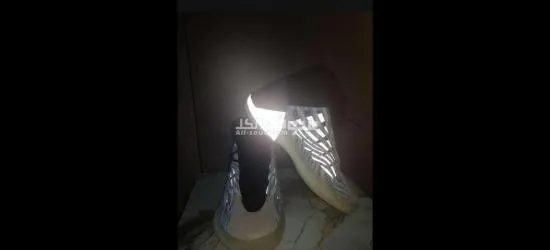 YEEZY الاصلي مقاس 44 - 2