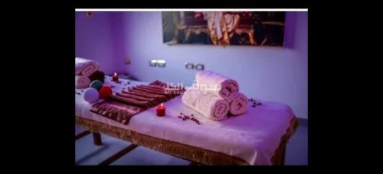 كابتن ومدلك مساج وتفريك ويوجد حمام كريم وحمام مغربي وبخار حياكم